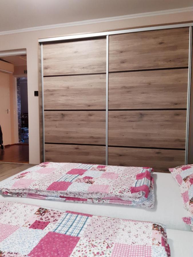 Boglarka Apartman 久洛 外观 照片