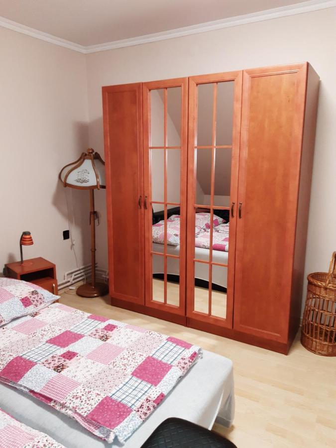 Boglarka Apartman 久洛 外观 照片