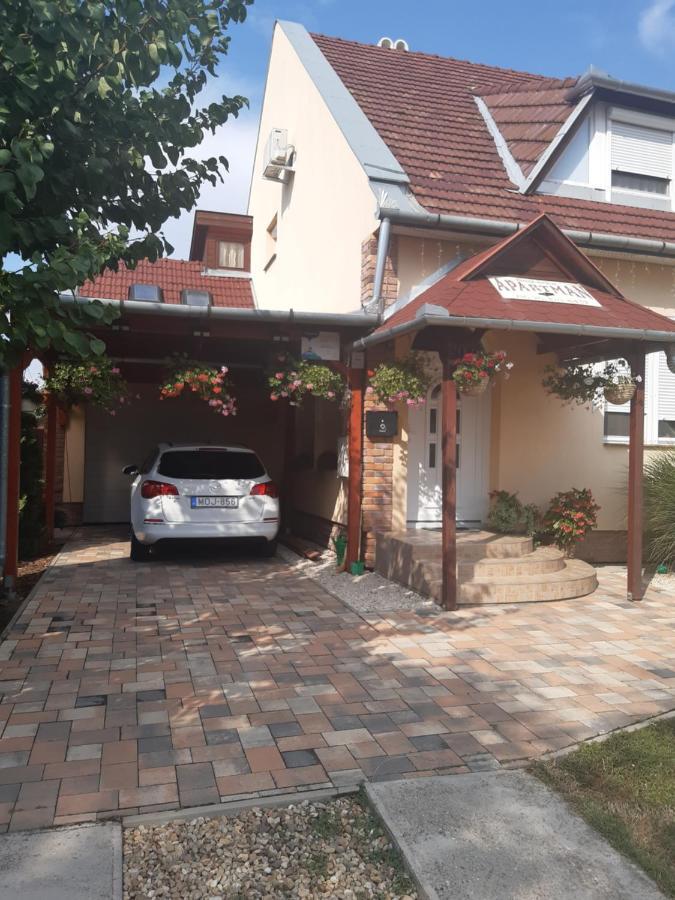 Boglarka Apartman 久洛 外观 照片