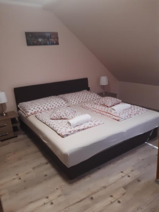 Boglarka Apartman 久洛 外观 照片