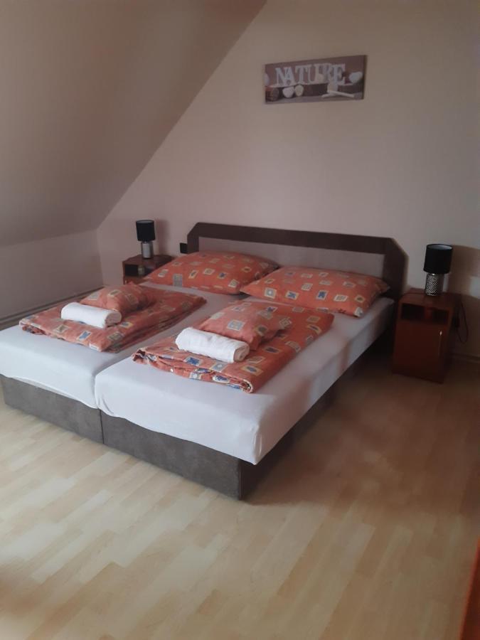 Boglarka Apartman 久洛 外观 照片